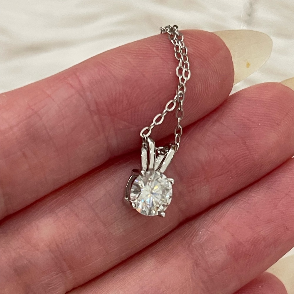 1 ct Moissanite Pendant Necklace Brand new with GRA certification - Picture 5 of 5